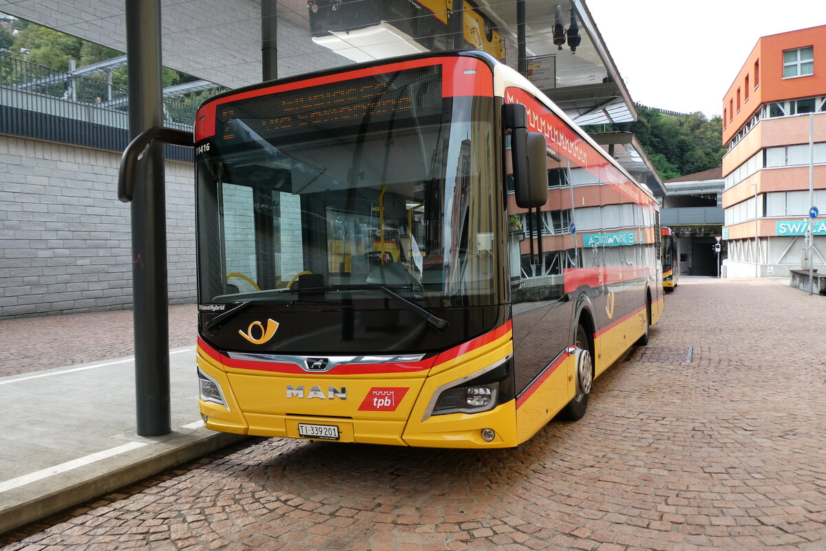 (280'309) - AutoPostale Ticino - TI 339'201/PID 11'416 - MAN am 13. September 2025 beim Bahnhof Bellinzona