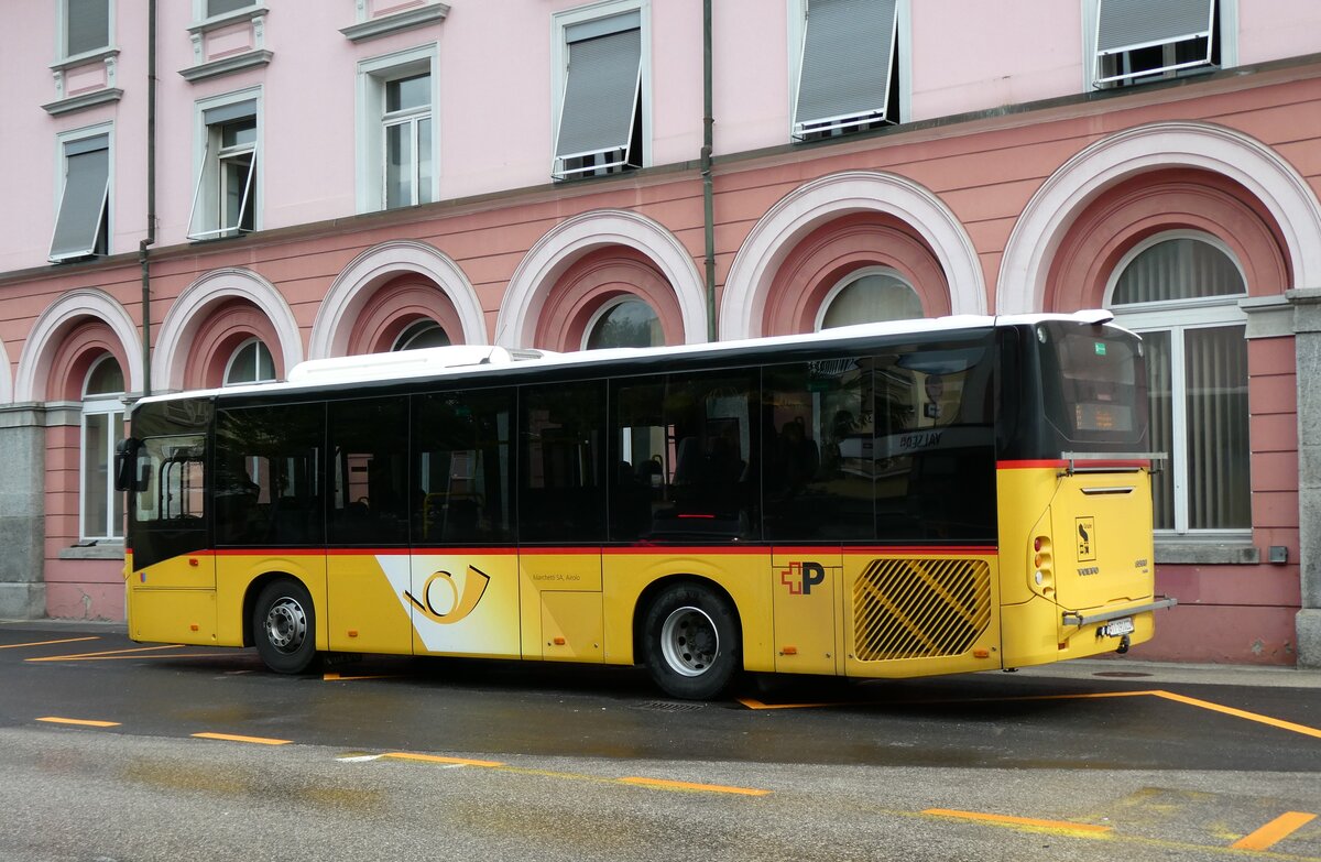 (280'335) - Marchetti, Airolo - TI 191'022/PID 11'344 - Volvo am 13. September 2025 beim Bahnhof Biasca