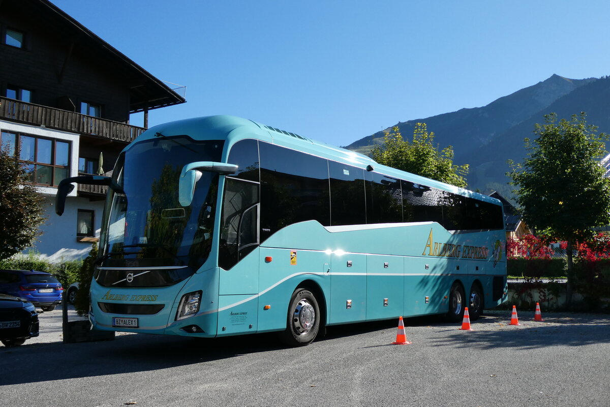 (280'504) - Arlberg Express, Kl�sterle - BZ ALEX 1 . Volvo am 18. Septeber 2025 in Seefeld, Hotel Central