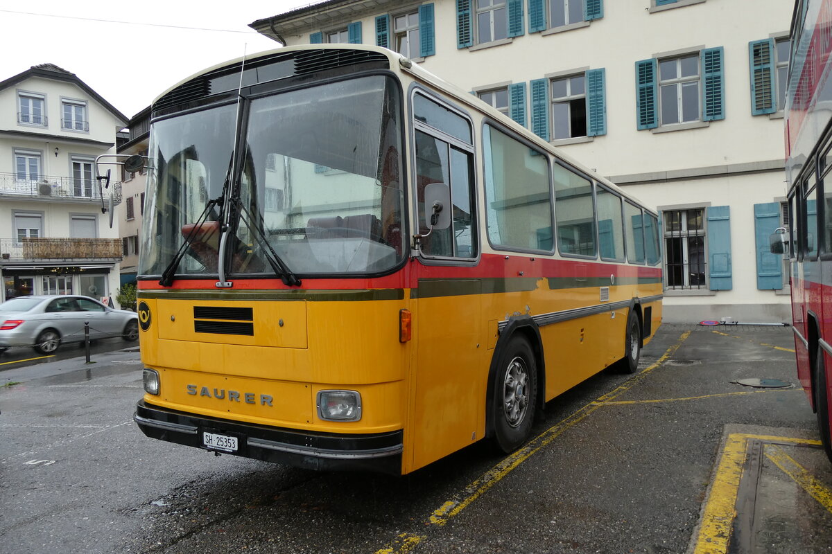 (280'697) - Peter, Winterthur - SH 25'353 - Saurer/T�scher (ex Emch, Algetshausen; ex Maillard, Evol�ne; ex Segessenmann, Burgistein; ex P 24'229) am 27. September 2025 beim Bahnhof W�denswil