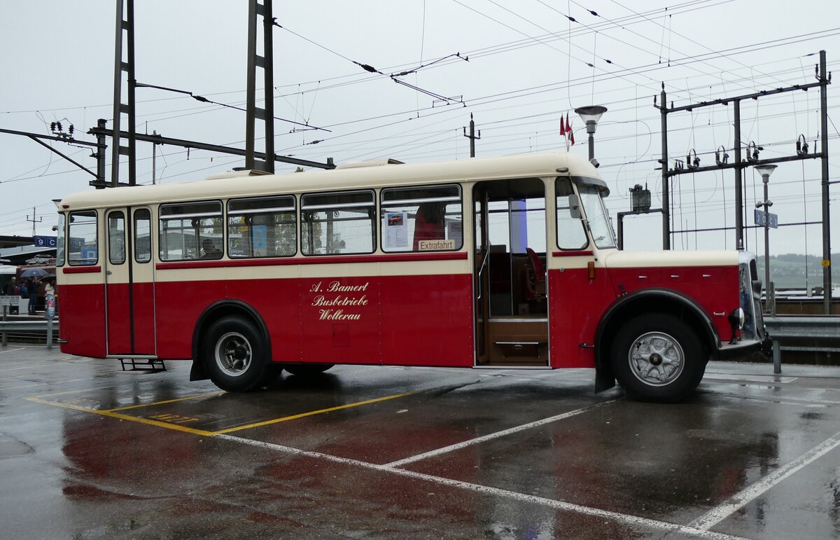 (280'705) - Bamert, Wollerau - SZ 200'094 - Berna/T�scher (ex Blattmann, Wollerau) am 27. September 2025 beim Bahnhof W�denswil