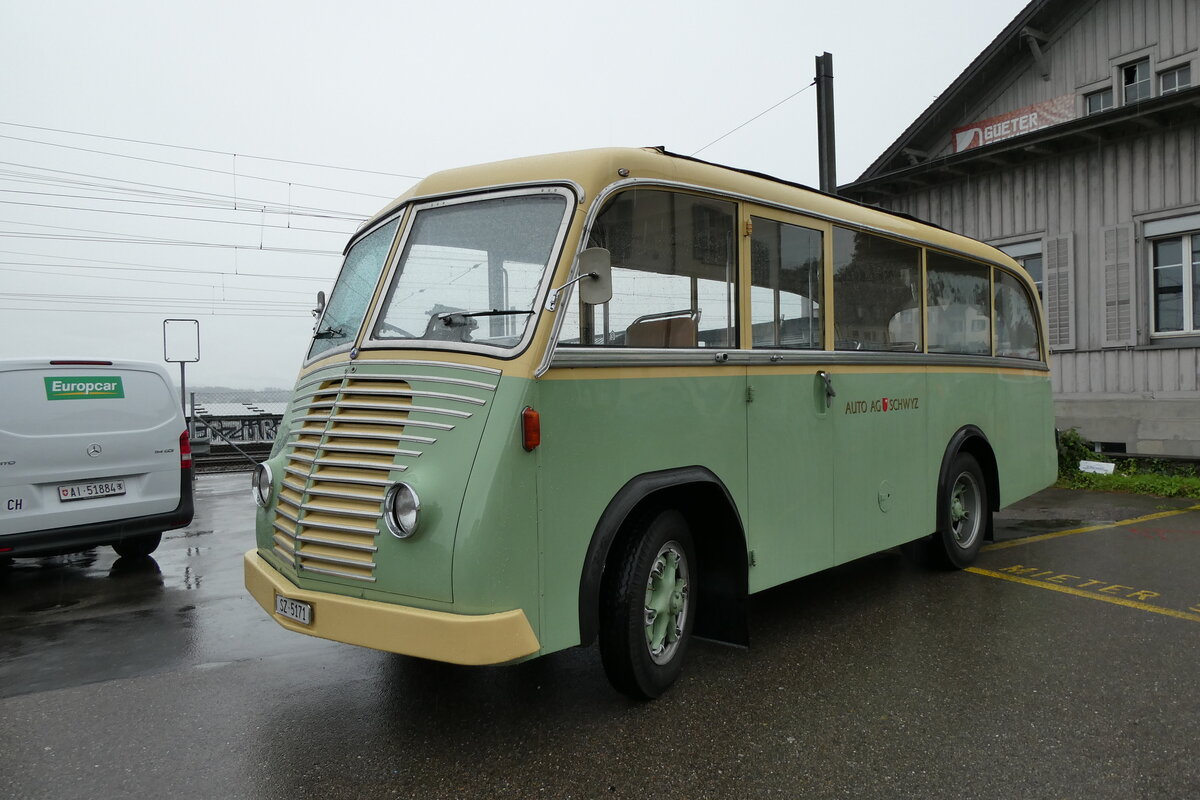 (280'709) - AAGS Schwyz - Nr. 1/SZ 5171 - Saurer/Geser (ex Nr. 9; ex Nr. 17; ex Nr. 9; ex Nr. 1) am 27. September 2025 beim Bahnhof W�denswil