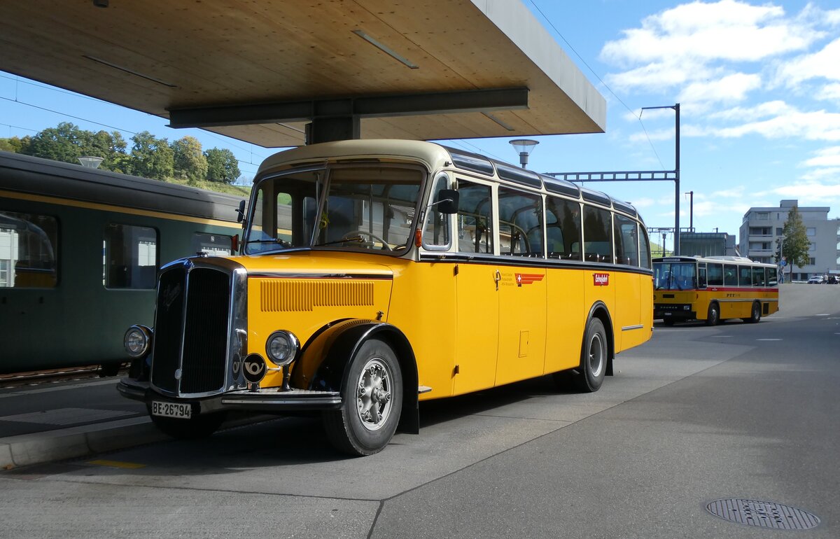 (280'963) - Stalder, Wyssachen - BE 26'794 - Saurer/R&J (ex Loosli, Wyssachen) am 4. Oktober 2025 beim Bahnhof Huttwil