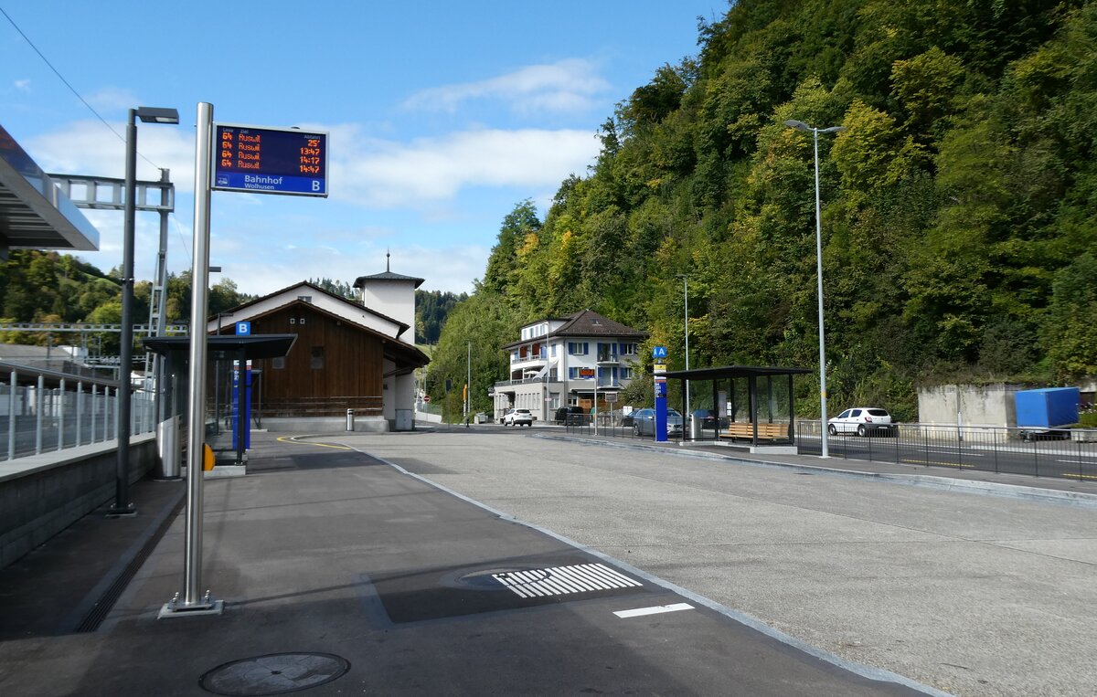 (280'974) - PostAuto/ARAG/VBL-Haltestellen am 4. Oktober 2025 beim Bahnhof Wolhusen