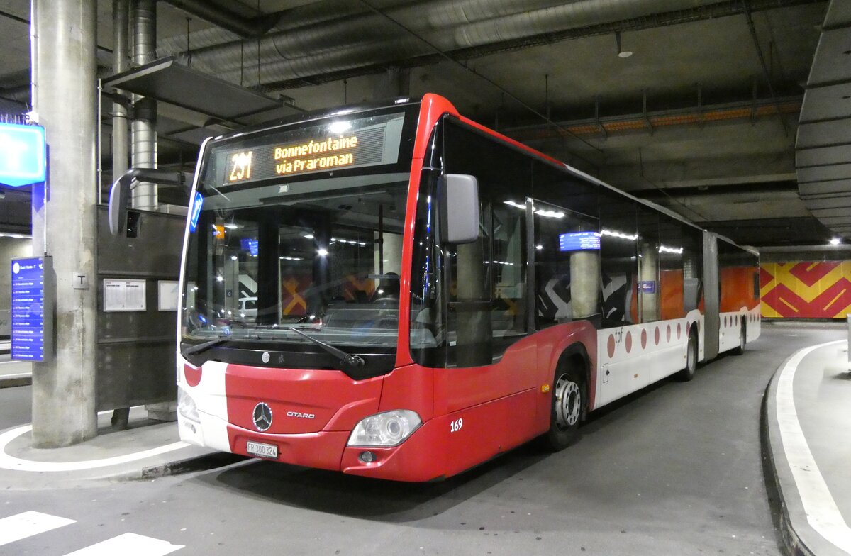 (281'201) - TPF Fribourg - Nr. 169/FR 300'324 - Mercedes am 11. Oktober 2025 in Fribourg, Busbahnhof