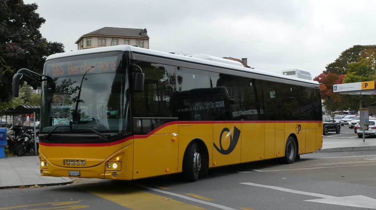 (281'269) - CarPostal Ouestr - VD 549'156/PID 11'972 - Iveco am 11. Oktober 2025 beim Bahnhof Yverdon