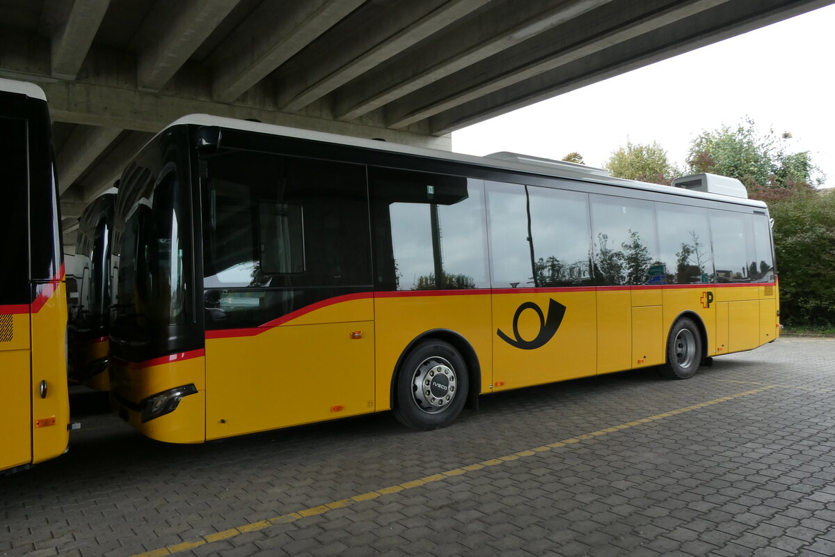 (281'280) - PostAuto Graub�nden - PID 12'381 - Iveco am 11. Oktober 2025 in Kerzers, Interbus