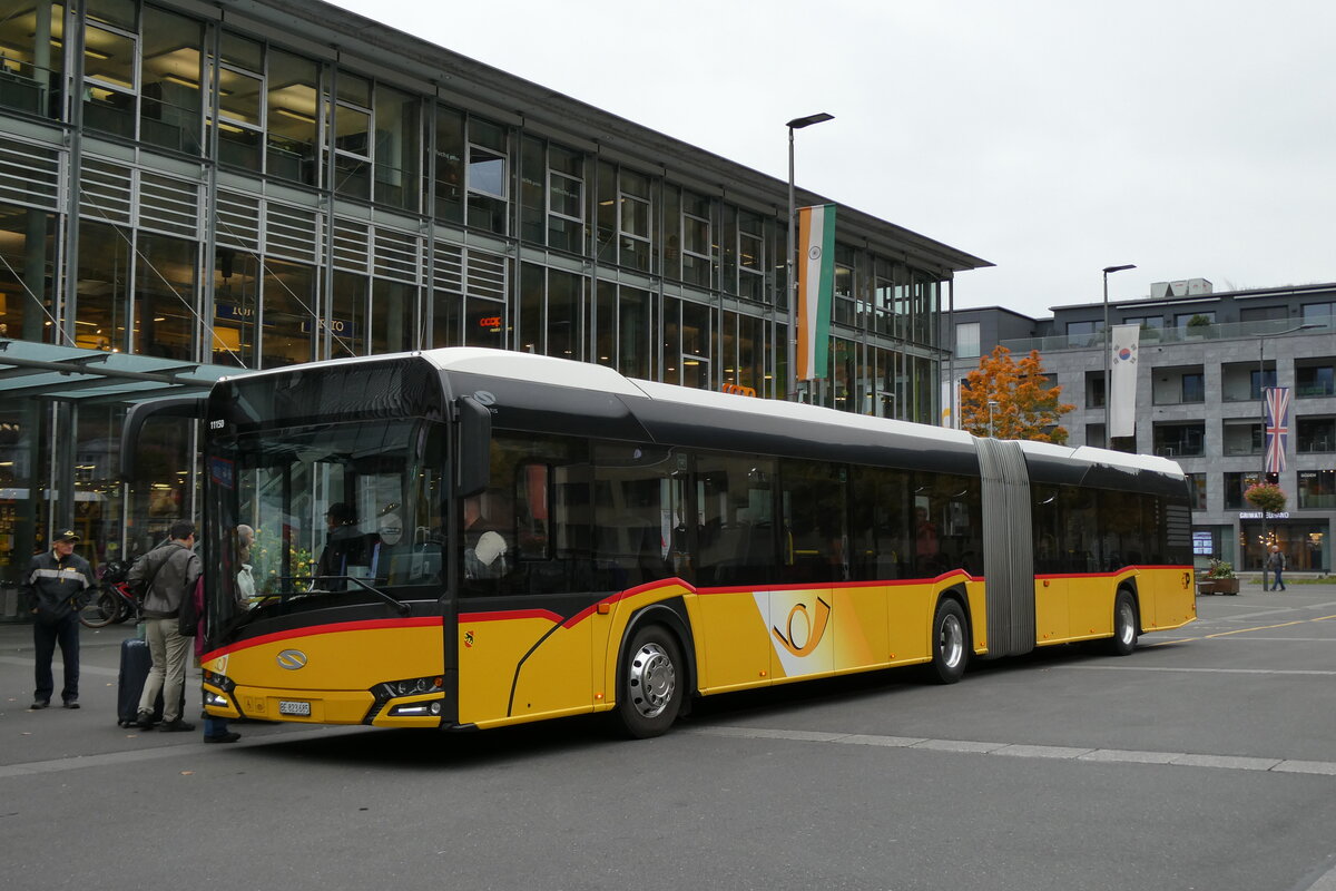 (281'487) - PostAuto Bern - Nr. 11'150/BE 823'685/PID 11'150 - Solaris (ex Nr. 685) am 14. Oktober 2025 beim Bahnhof Interlaken Ost