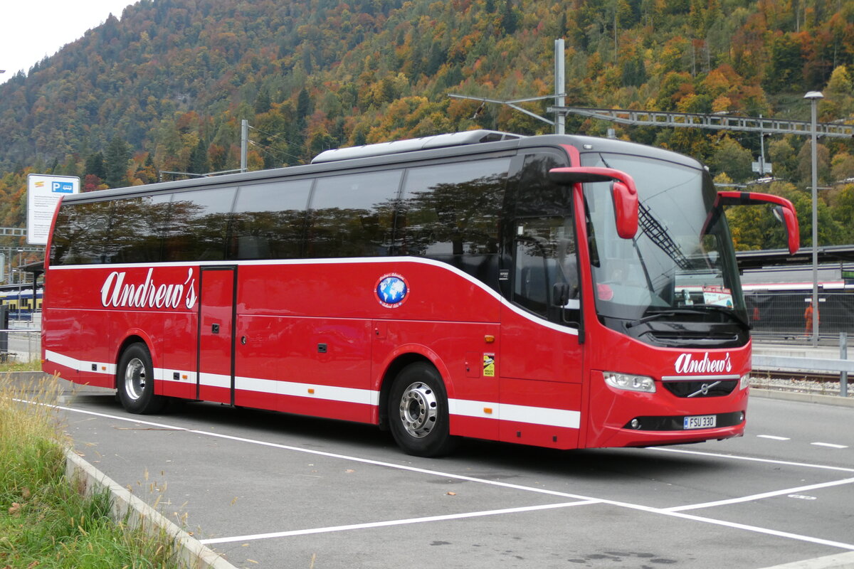 (281'492) - Aus England: Andrew's, Shetland - FSU 330 - Volvo am 14. Oktober 2025 beim Bahnhof Interlaken Ost