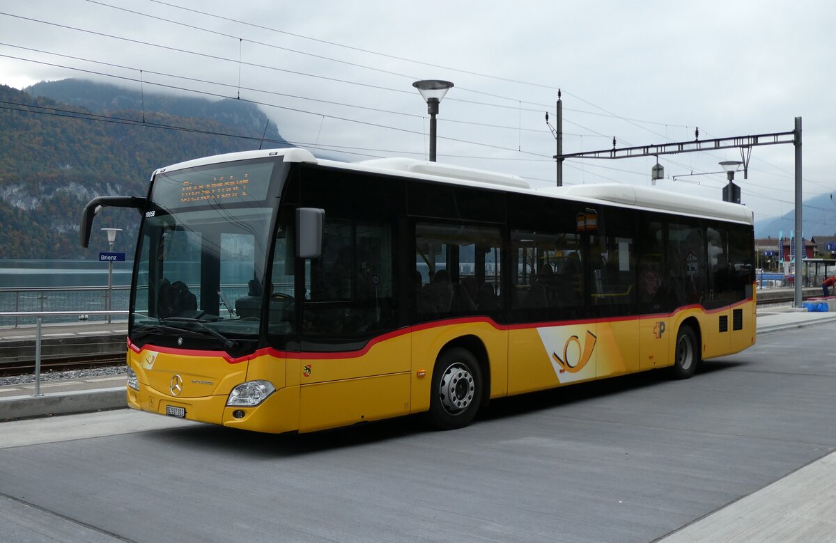 (281'548) - Fl�ck, Brienz - Nr. 4/BE 517'311/PID 10'858 - Mercedes am 16. Oktober 2025 beim Bahnhof Brienz