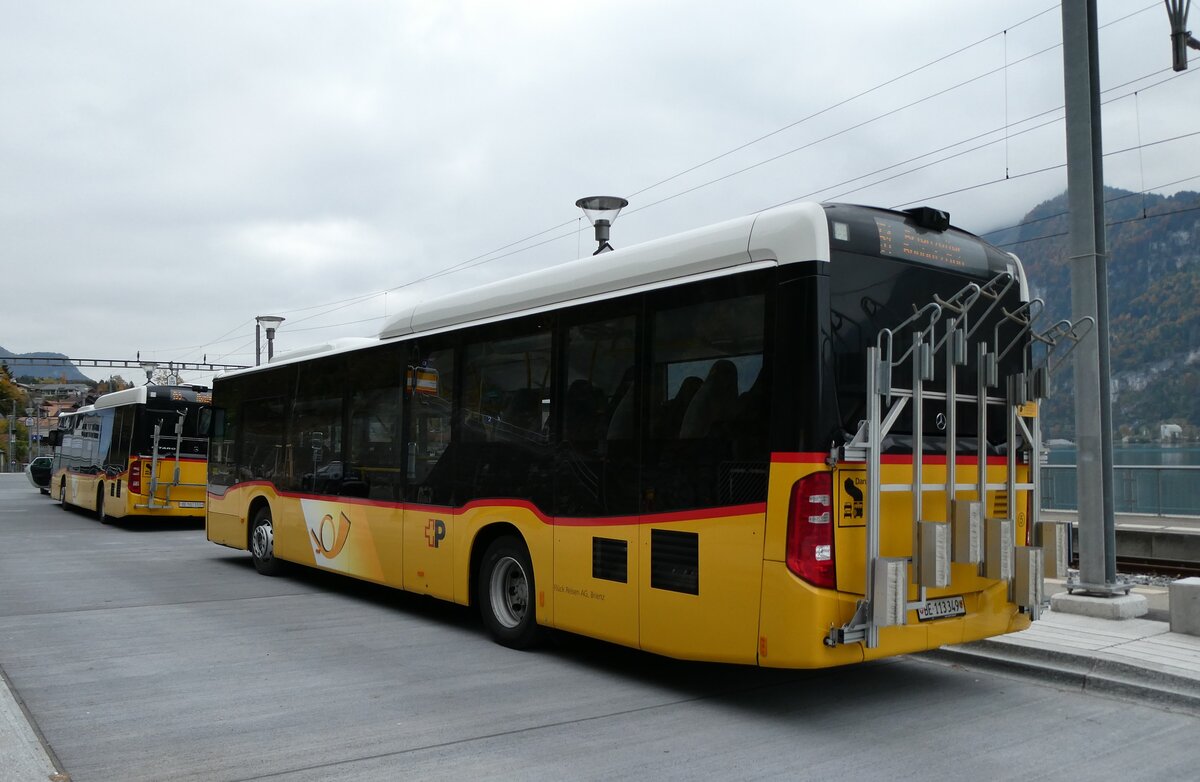 (281'557) - Fl�ck, Brienz - Nr. 5/BE 113'349/PID 10'859 - Mercedes am 16. Oktober 2025 beim Bahnhof Brienz