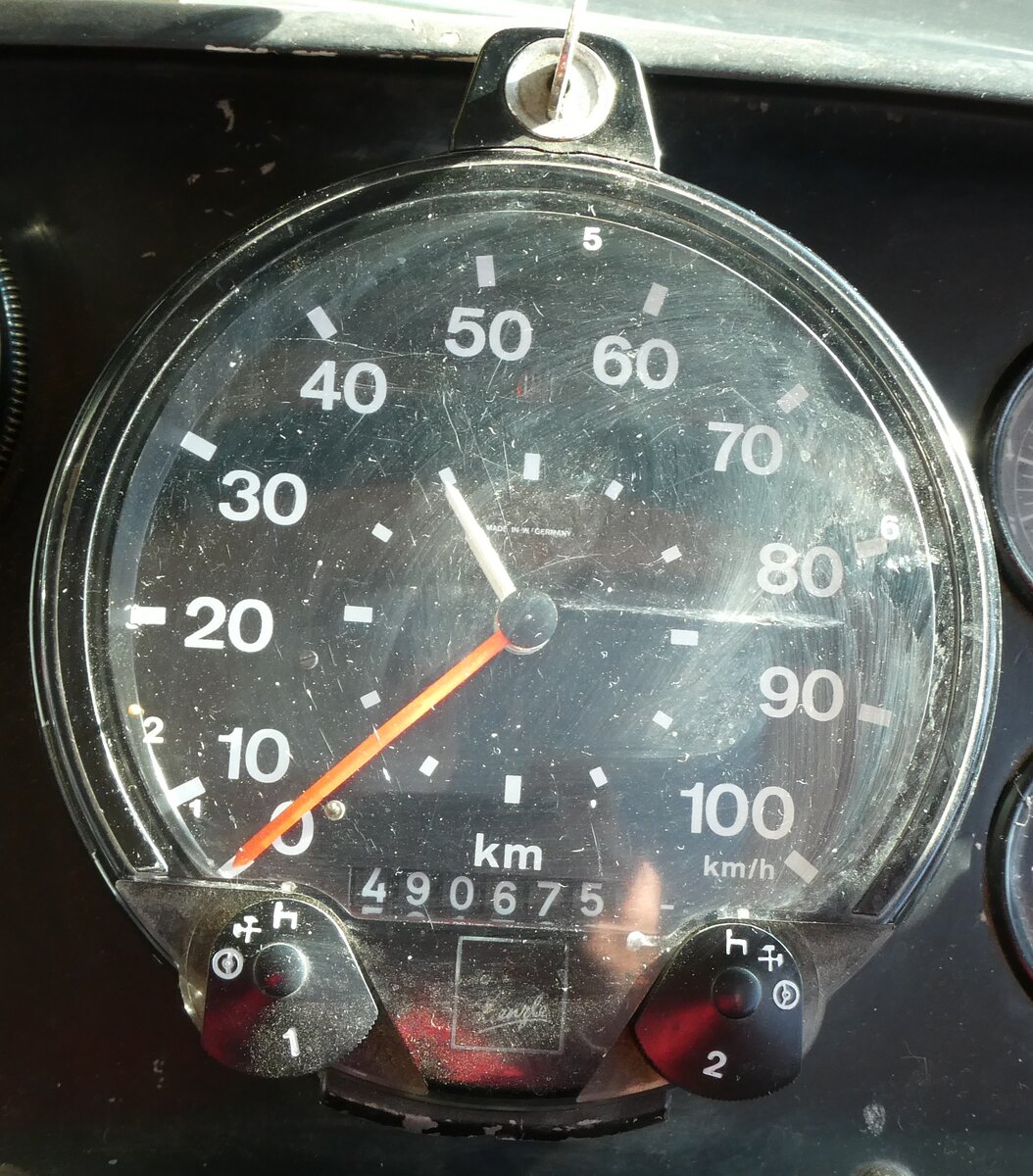 (281'627) - R�ber, Mettmenstetten - ZH 546'297 - FBW/Gangloff (ex P 23'202; ex P 21'002) am 18. Oktober 2025 in N�fels, FBW-Museum (Detailaufnahme - 490'675 Kilometer)