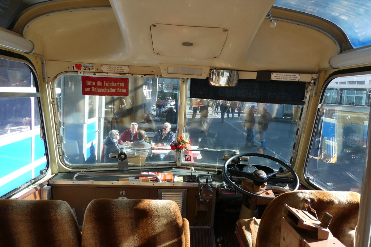 (281'628) - R�ber, Mettmenstetten - ZH 546'297 - FBW/Gangloff (ex P 23'202; ex P 21'002) am 18. Oktober 2025 in N�fels, FBW-Museum (Innenaufnahme)