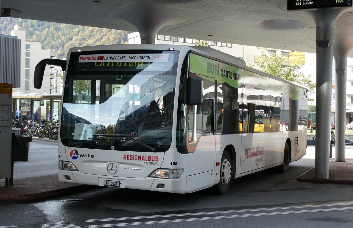 (281'708) - Knecht, Windisch - Nr. 455/AG 6831 - Mercedes am 21. Oktober 2025 beim Bahnhof Visp