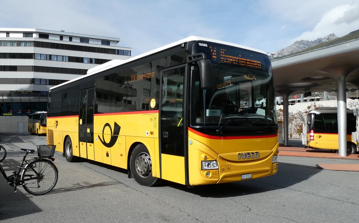 (281'717) - BUS-trans, Visp - VS 97'000/PID 10'088 - Iveco am 21. Oktober 2025 beim Bahnhof Visp