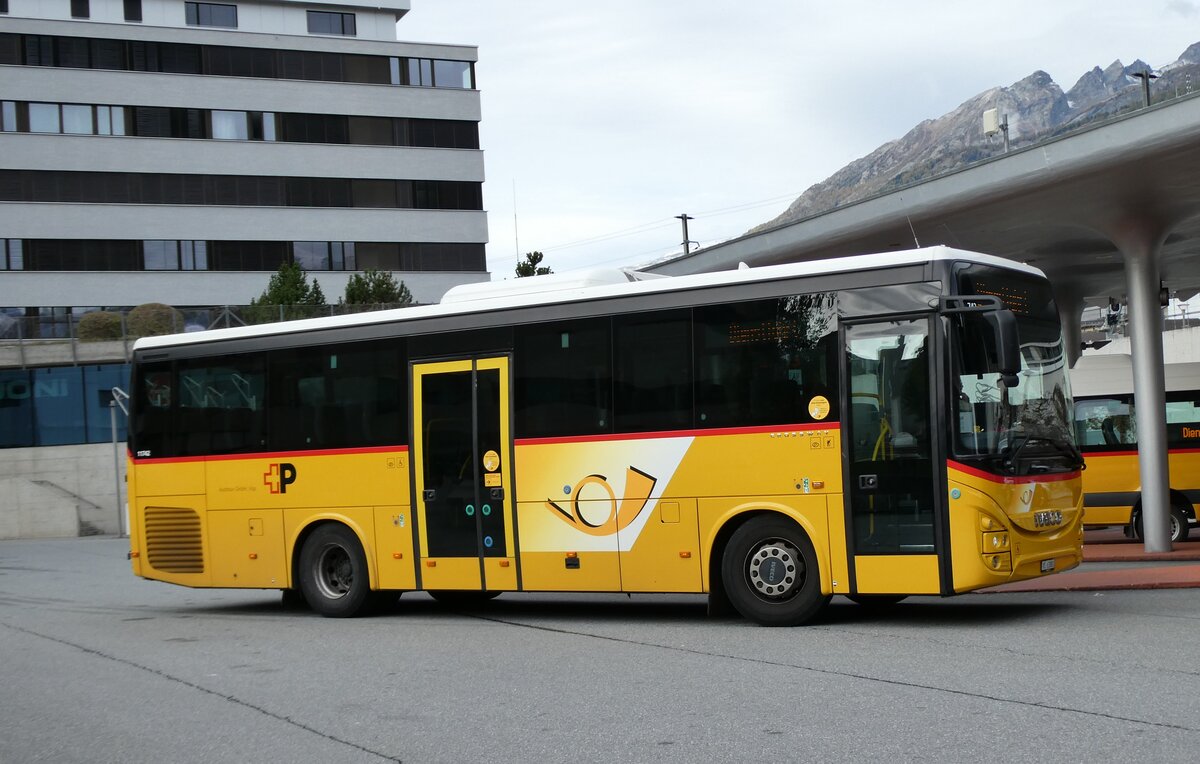 (281'738) - Autotour, Visp - VS 63'800/PID 11'742 - Iveco am 21. Oktober 2025 beim Bahnhof Visp