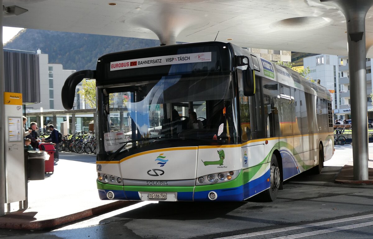 (281'768) - SBK Kreuzlingen - Nr. 90/TG 186'790 - Solaris am 24. Oktober 2025 beim Bahnhof Visp