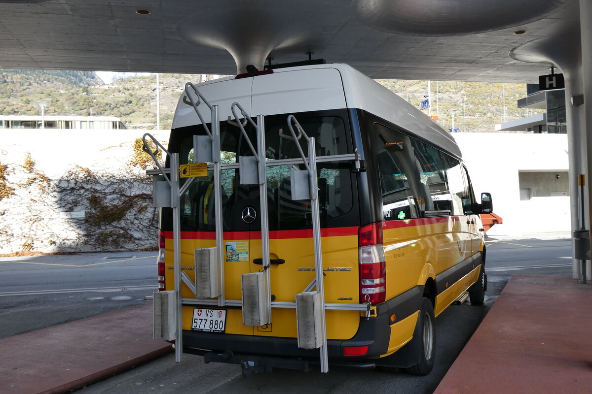 (281'775) - BUS-trans, Visp - VS 577'880/PID 10'577 - Mercedes (ex VS 6520; ex VS 450) am 24. Oktober 2025 beim Bahnhof Visp