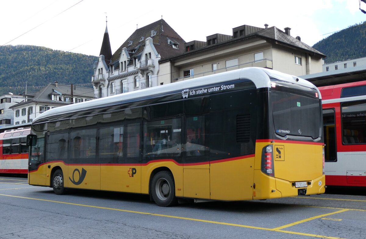 (281'777) - PostAuto Wallis - VS 581'434/PID 12'162 - eMercedes am 24. Oktober 2025 beim Bahnhof Brig