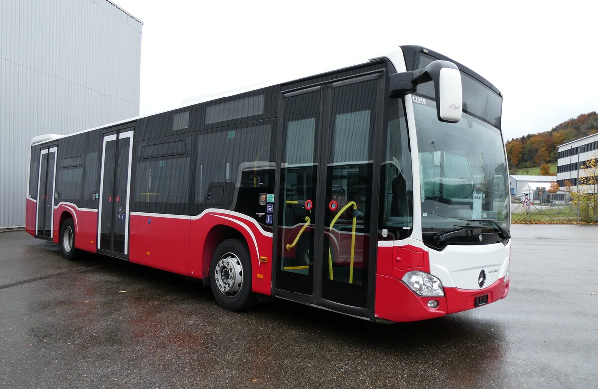 (281'805) - PostAuto Bern - PID 12'319 - Mercedes (ex Wiener Linien, A-Wien Nr. 8163) am 25. Oktober 2025 in Winterthur, Daimler Buses 