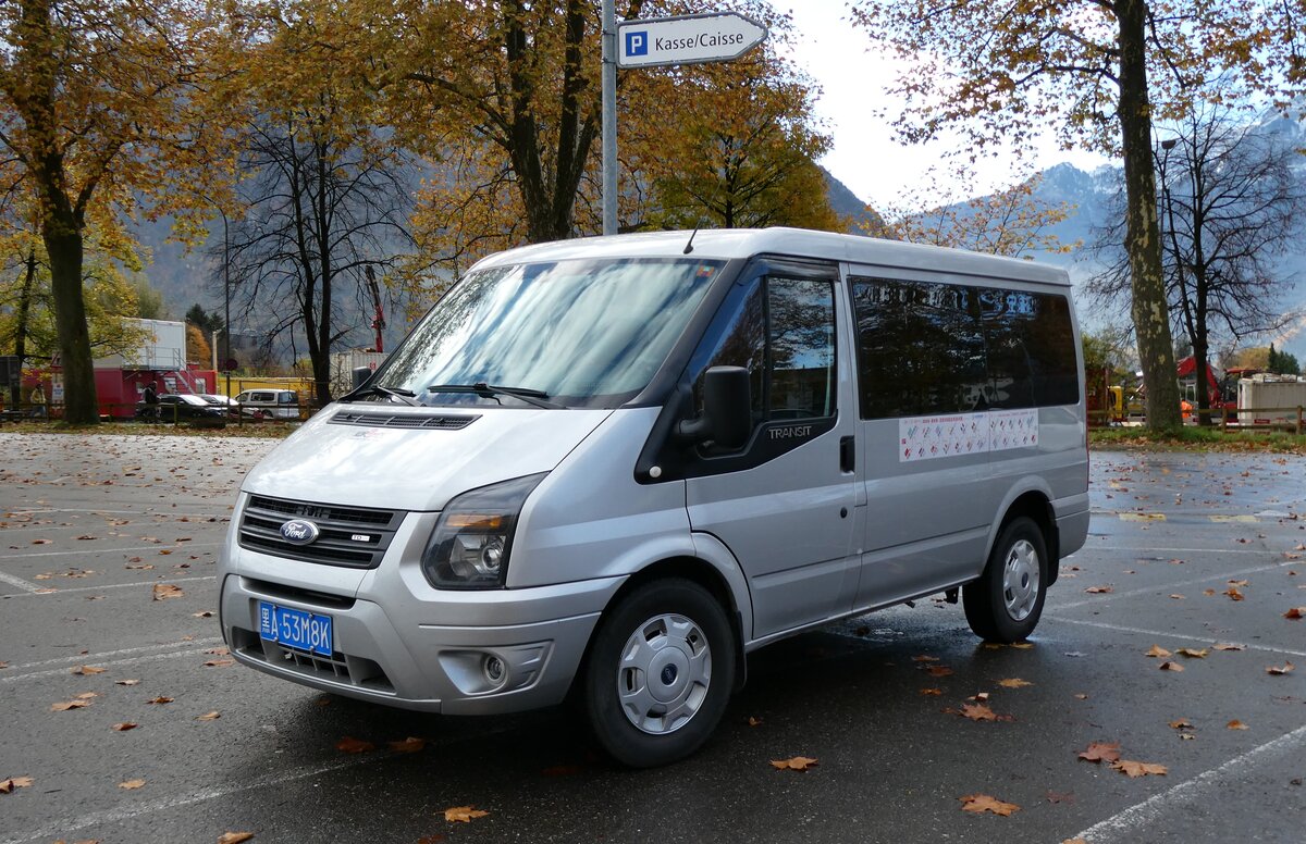 (281'844) - Aus China: ??? - A 53M8K - Ford am 28. Oktober 2025 beim Bahnhof Interlaken Ost (2025 - Asia - Europe / 70DAYS / 23000KM)