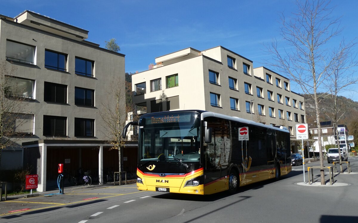 (281'876) - PostAuto Zentralschweiz - Nr. 511/NW 25'296/PID 11'904 - MAN am 28. Oktober 2025 beim Bahnhof Stans