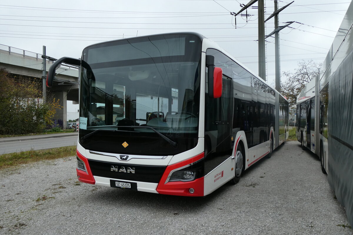 (281'976) - AAGS Schwyz - Nr. 25/SZ 45'325 - MAN am 1. November 2025 in Kerzers, Murtenstrasse