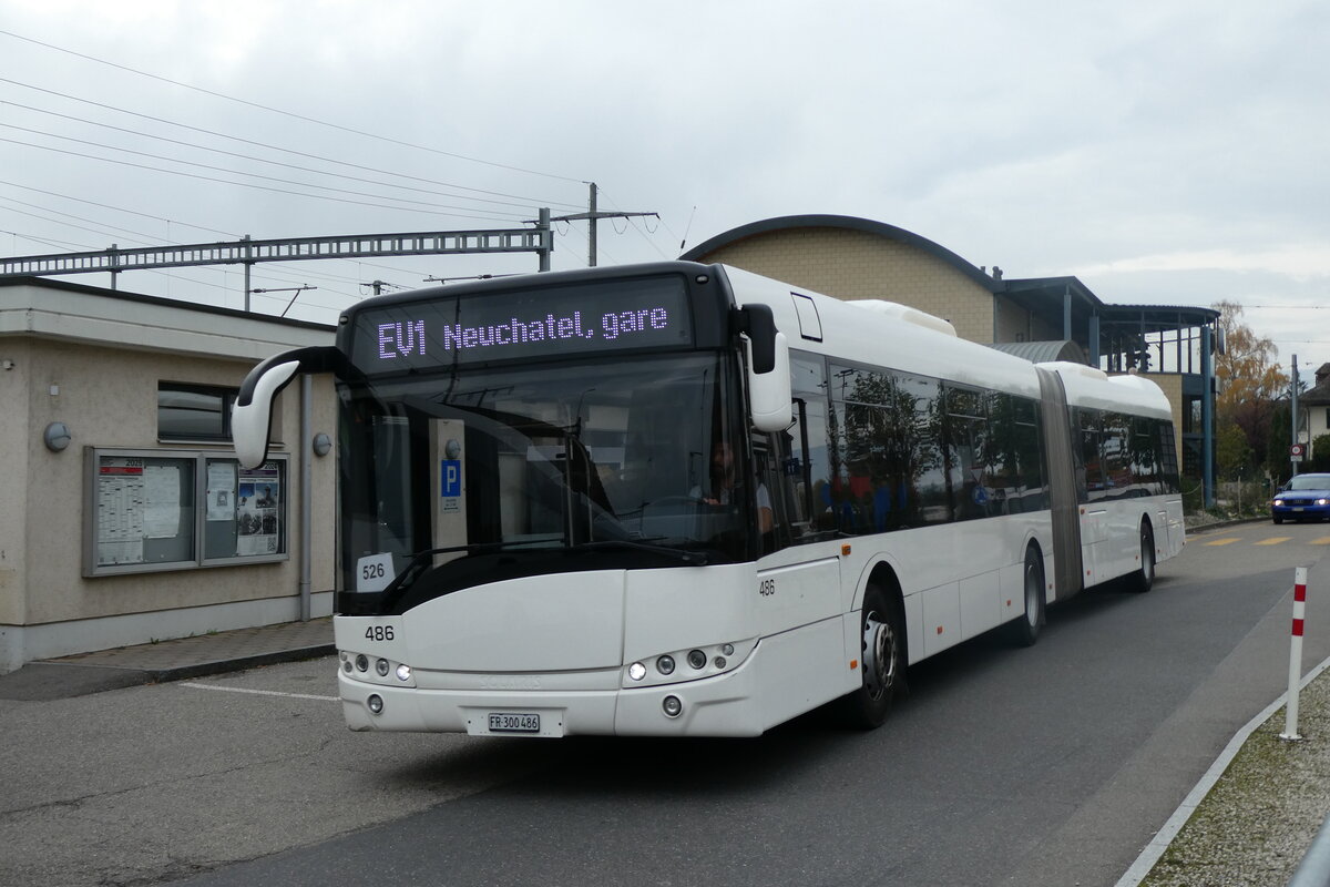 (282'021) - Intertours, Domdidier - Nr. 486/FR 300'486 - Solaris (ex AAGR Rothenburg Nr. 9) am 1. November 2025 beim Bahnhof Ins