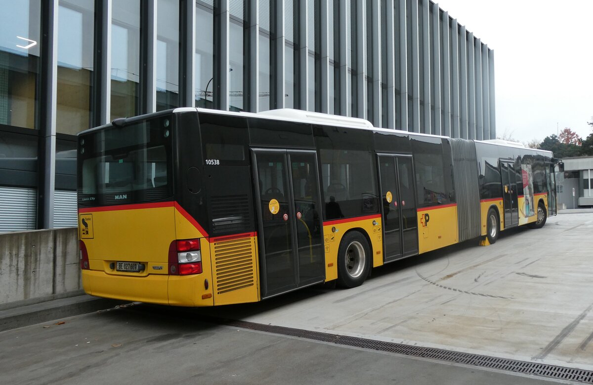 (282'050) - PostAuto Bern - Nr. 10'538/BE 827'669/PID 10'538 - MAN (ex Nr. 669) am 1. November 2025 in Bern, Postautostation