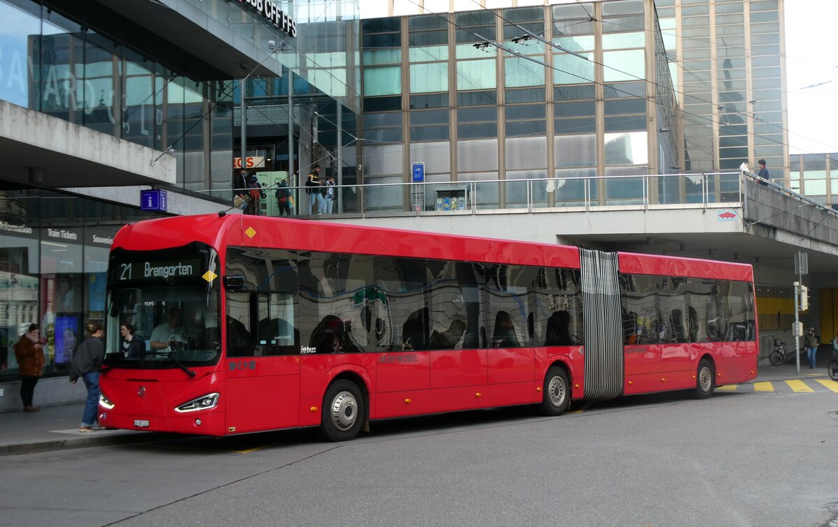 (282'122) - Bernmobil, Bern - Nr. 242/BE 881'242 - eIrizar am 7. November 2025 beim Bahnhof Bern