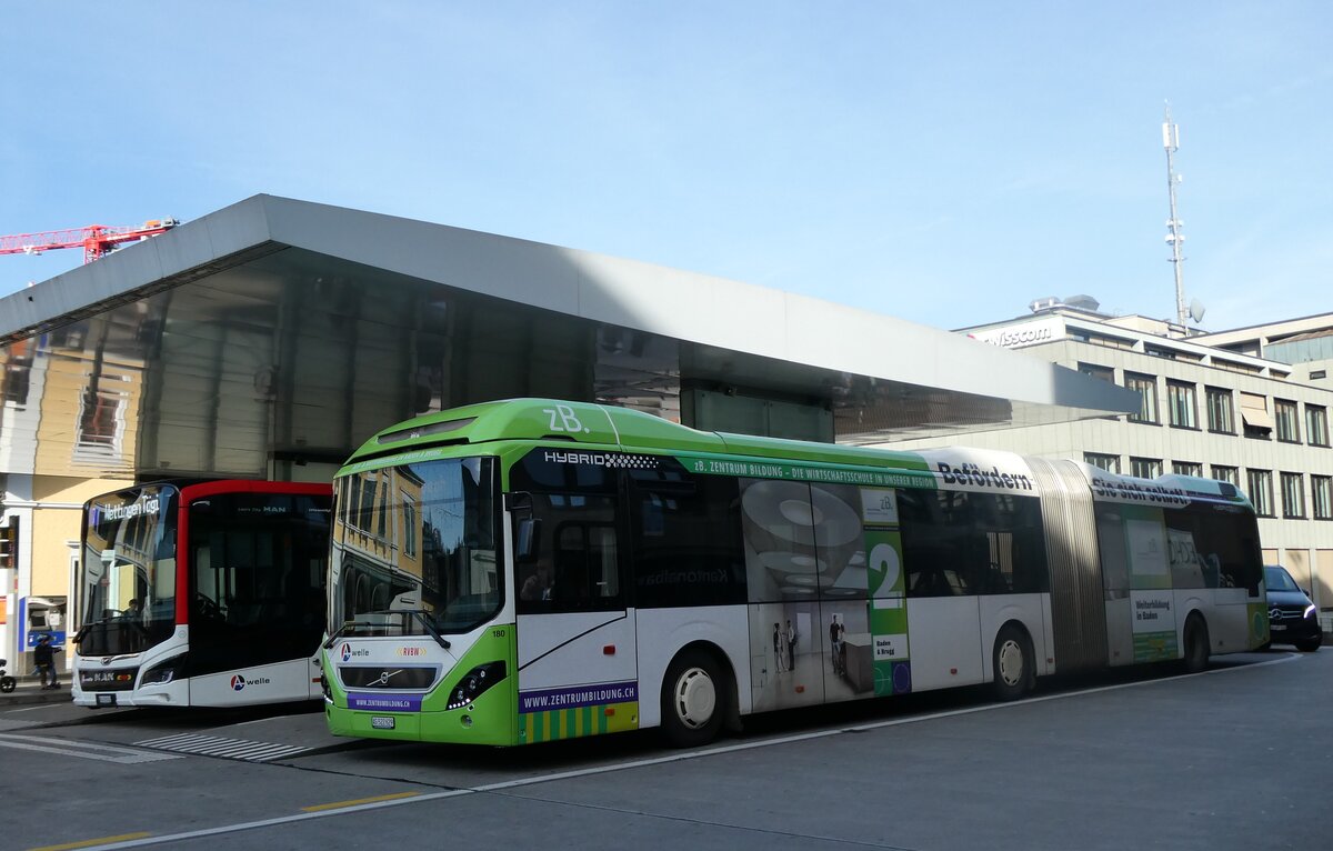 (282'270) - RVBW Wettingen - Nr. 180/AG 522'629 - Volvo am 11. November 2025 beim Bahnhof Baden