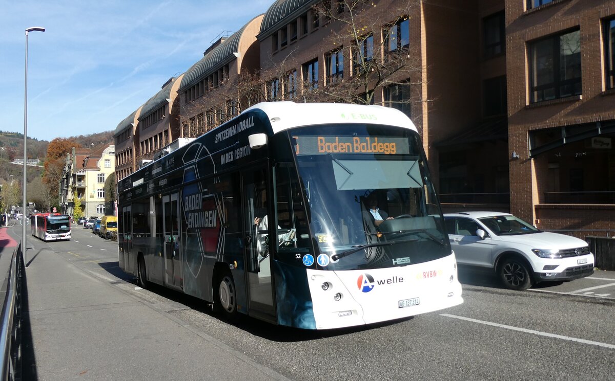 (282'324) - RVBW Wettingen - Nr. 52/AG 337'314 - eHess am 11. November 2025 in Baden, Postautostation