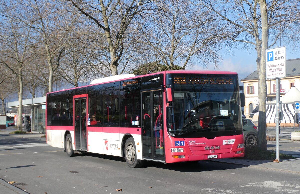 (282'533) - TRAVYS Yverdon - Nr. 112/VD 1089 - MAN am 22. November 2025 beim Bahnhof Yverdon