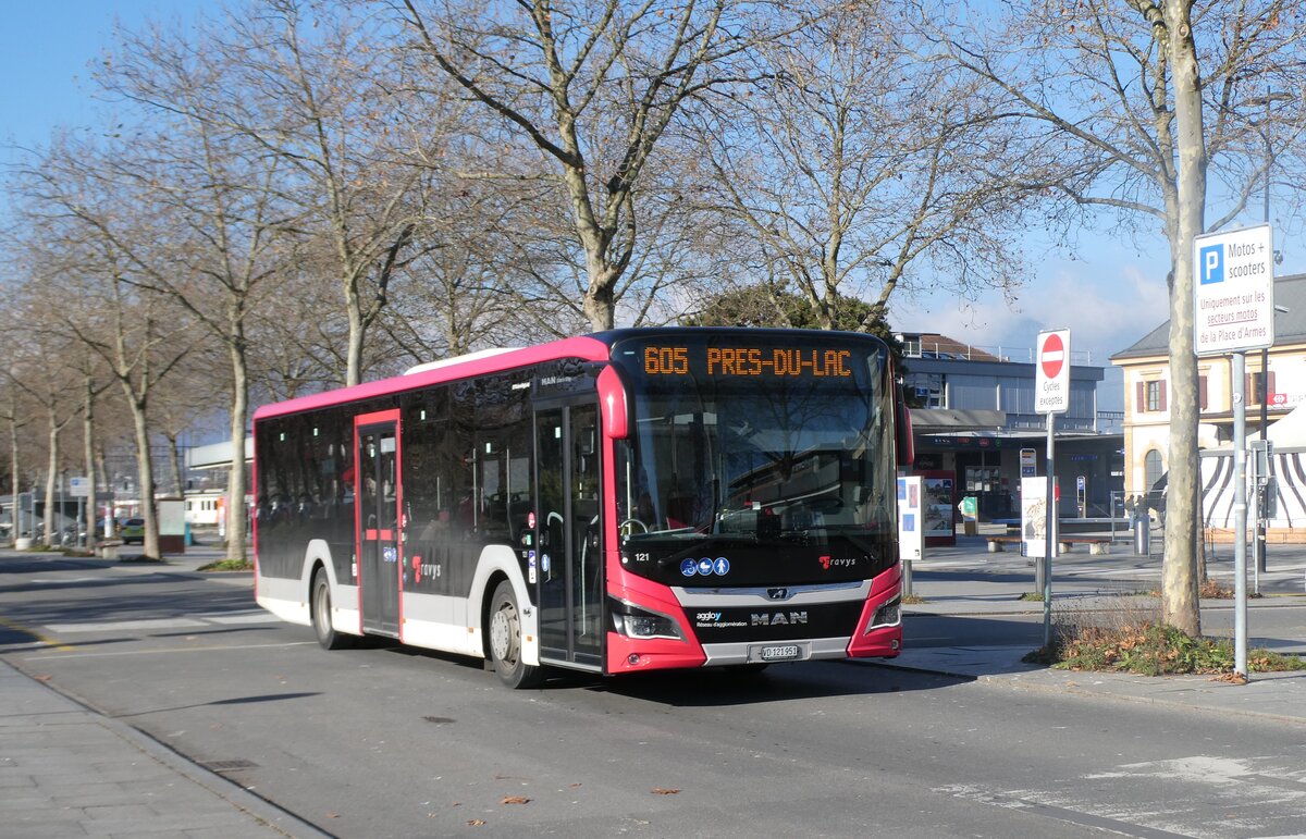 (282'535) - TRAVYS Yverdon - Nr. 121/VD 121'951 - MAN am 22. November 2025 beim Bahnhof Yverdon