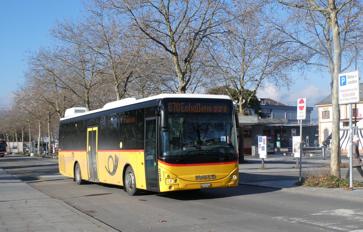 (282'536) - CarPostal Ouest - VD 549'342/PID 11'974 - Iveco am 22. November 2025 beim Bahnhof Yverdon