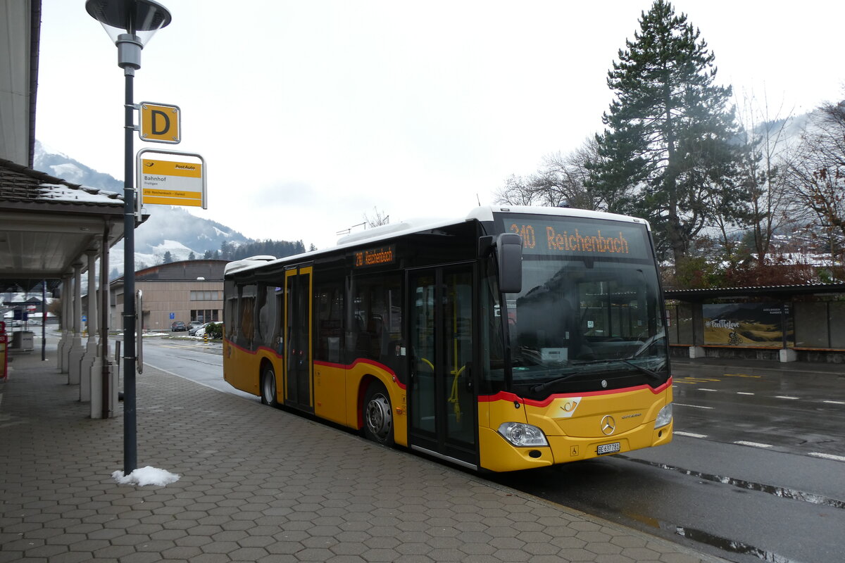 (282'577) - PostAuto Bern - BE 637'781/PID 11'216 - Mercedes am 24. November 2025 beim Bahnhof Frutigen