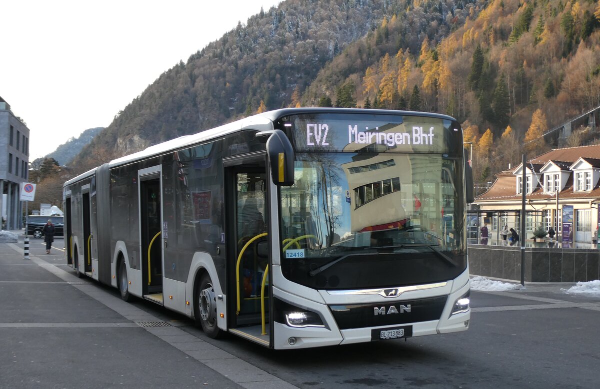 (282'613) - PostAuto Nordschweiz - BL 213'883/PID 12'418 - MAN (ex RSVG Troisdorf/D Nr. 2808) am 28. November 2025 beim Bahnhof Interlaken Ost