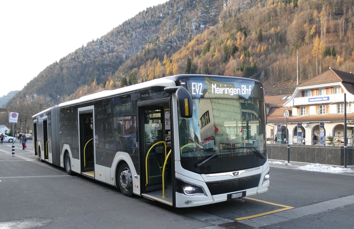 (282'615) - PostAuto Nordschweiz - BL 213'872/PID 12'417 - MAN (ex RSVG Troisdorf/D Nr. 2804) am 28. November 2025 beim Bahnhof Interlaken Ost