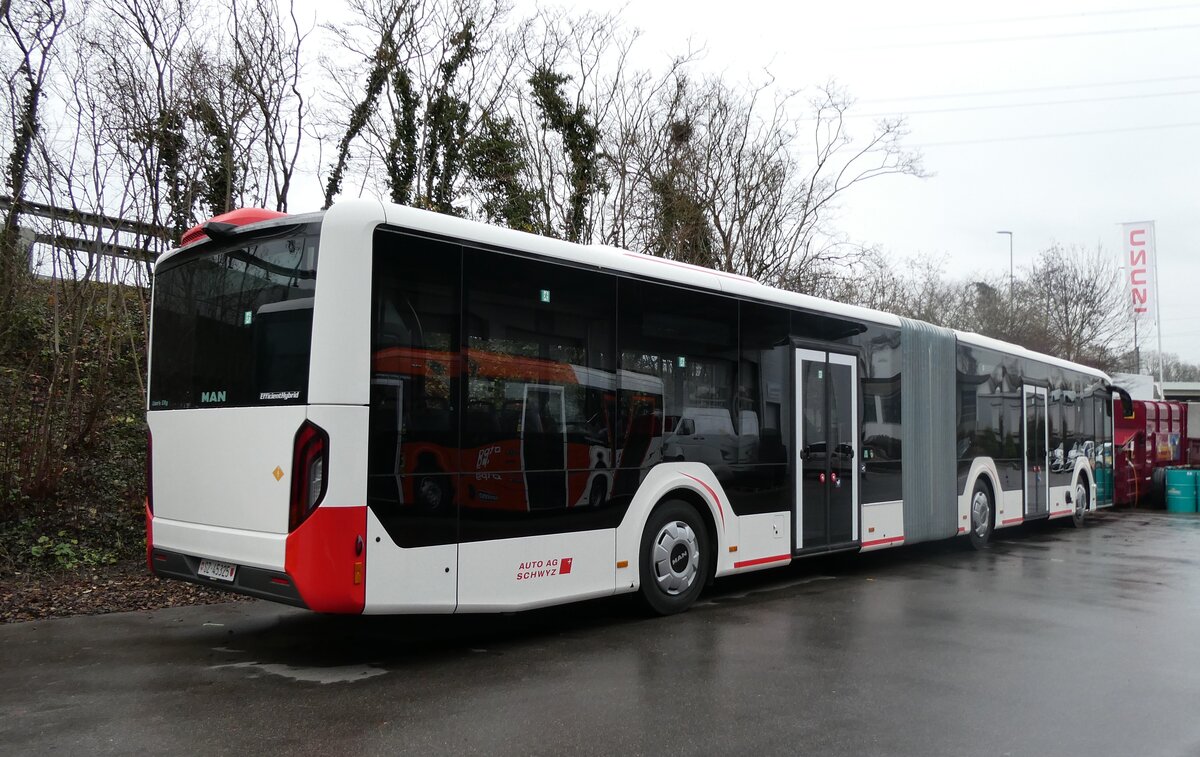 (282'859) - AAGS Schwyz - Nr. 25/SZ 45'325 - MAN am 6. Dezember 2025 in Kerzers, Interbus