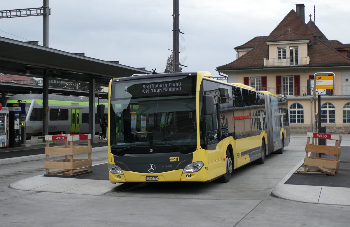 (283'231) - STI Thun - Nr. 715/BE 810'715 - Mercedes am 16. Dezember 2025 beim Bahnhof Spiez