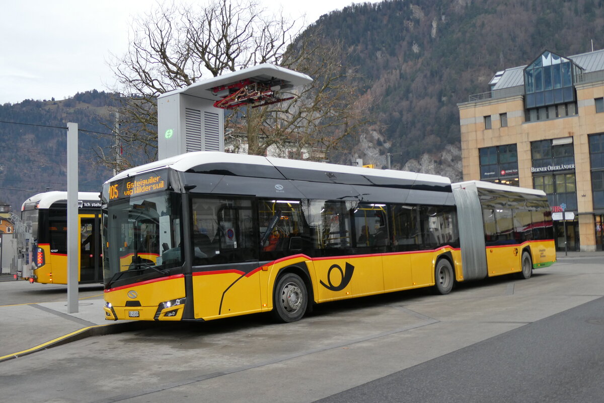 (283'253) - PostAuto Bern ^- BE 431'659/PID 12'283 - eSolaris am 17. Dezember 2025 beim Bahnhof Interlaken West