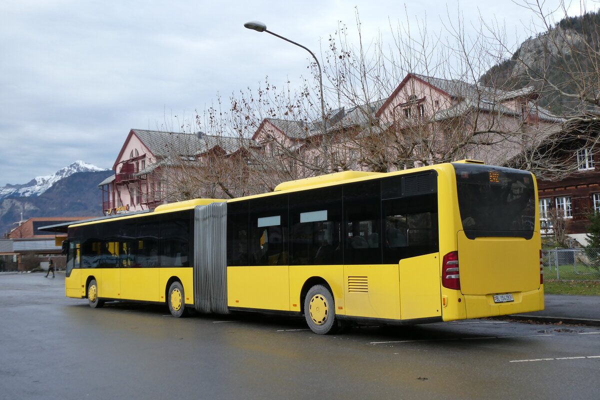 (283'294) - PostAuto Nordschweiz - BL 154'283/PID 12'419 - Mercedes (ex AAGL Liestal Nr. 98) am 19. Dezember 2025 beim Bahnhof Meiringen