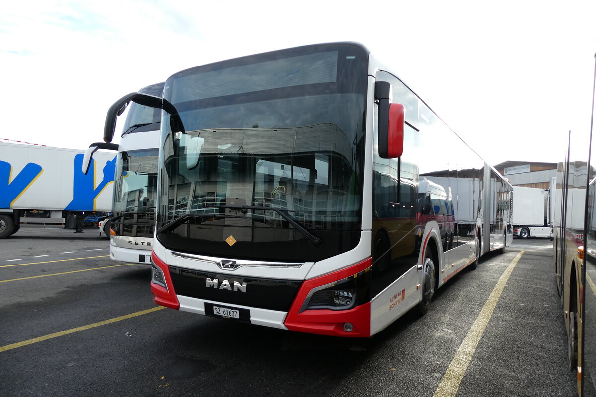 (283'339) - AAGS Schwyz - Nr. 37/SZ 61'637 - MAN am 20. Dezember 2025 in Kerzers, Interbus