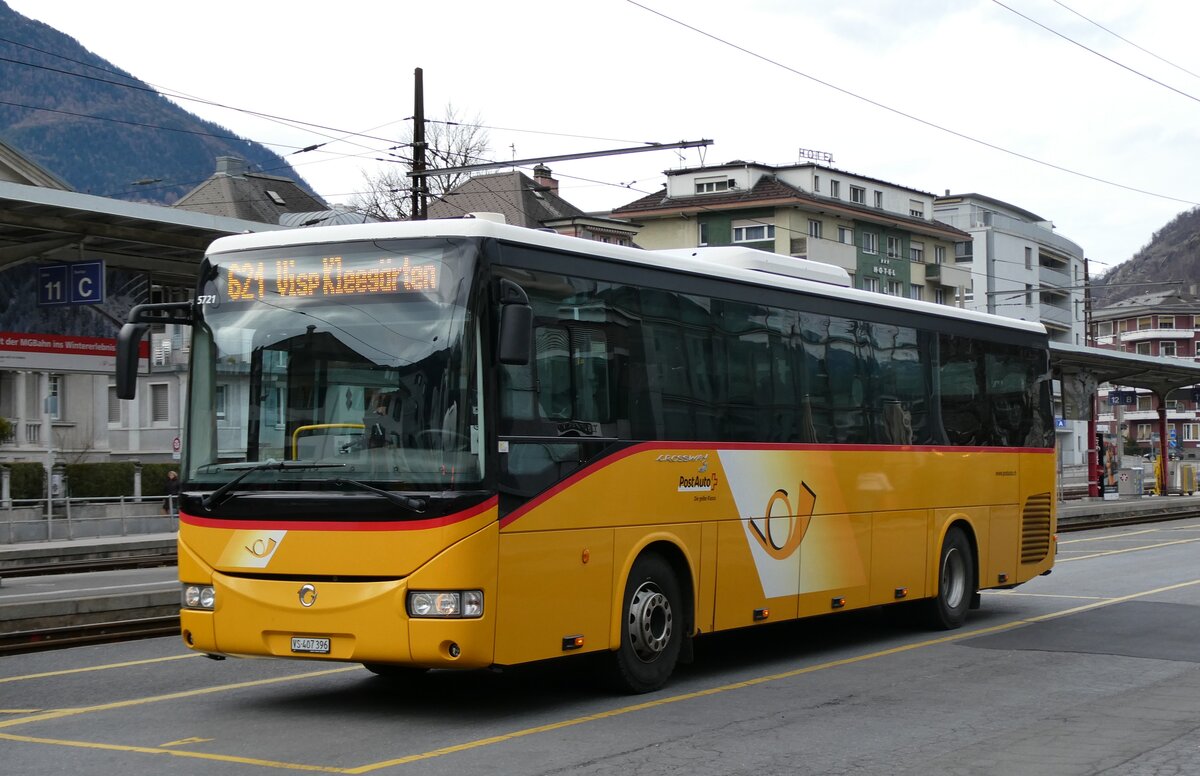(283'416) - PostAuto Wallis - VS 407'396/PID 5721 - Irisbus am 23. Dezember 2025 beim Bahnhof Brig
