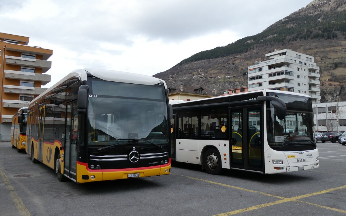 (283'439) - PostAuto Wallis - VS 581'433/PID 12'161 - eMercedes am 23. Dezember 2025 in Brig, Garage