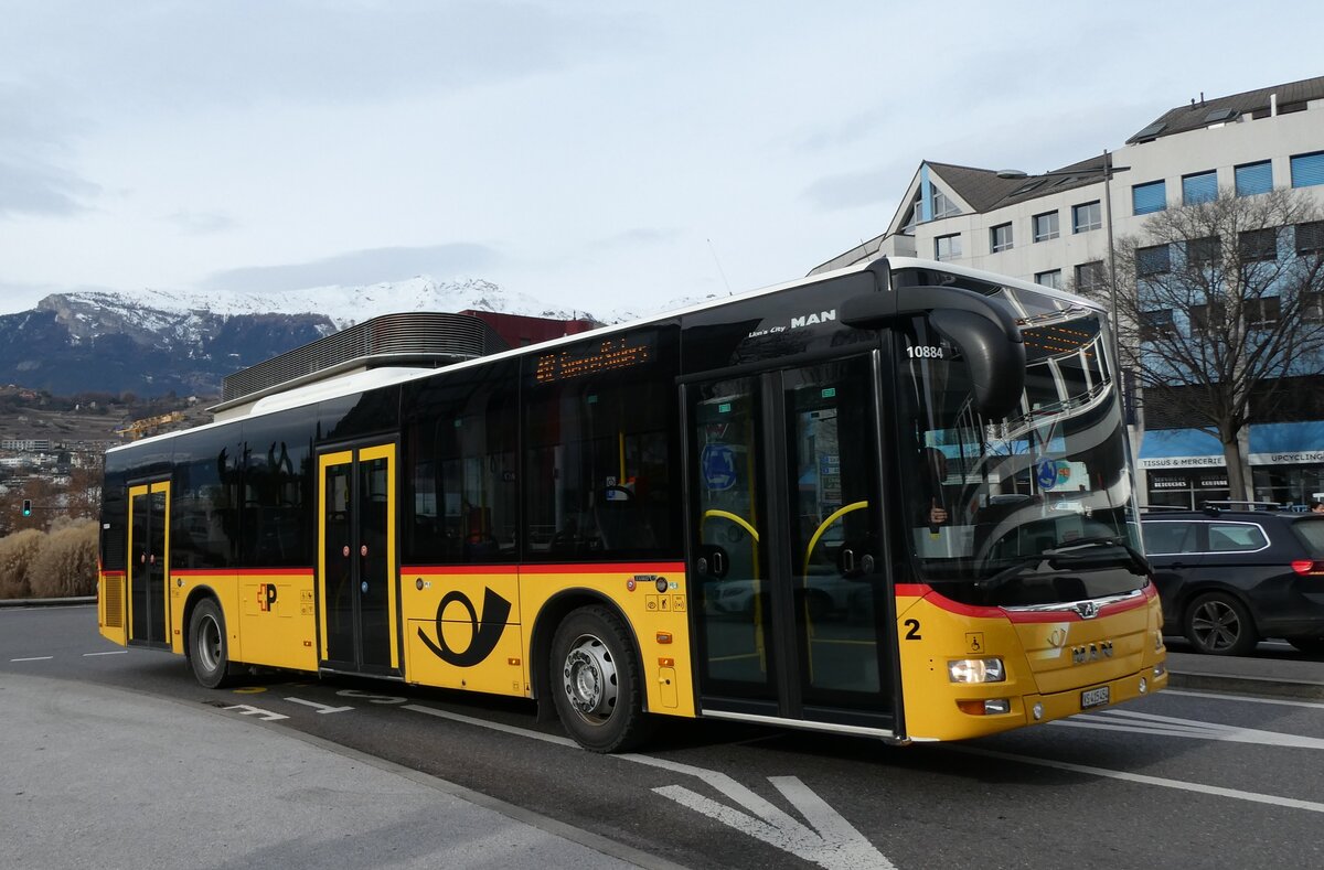 (283'462) - PostAuto Wallis - Nr. 2/VS 415'454/PID 10'884 - MAN (ex CarPostal Ouest; ex TMR Martigny) am 23. Dezember 2025 beim Bahnhof Sion