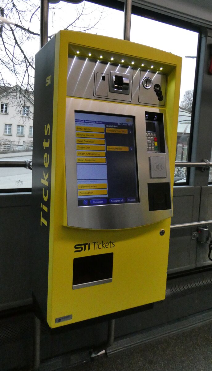 (283'490) - STI Thun - Nr. 186/BE 804'186 - Mercedes am 24. Dezember 2025 in Steffisburg, Kirche (Detailaufnahme mit Billetautomat)