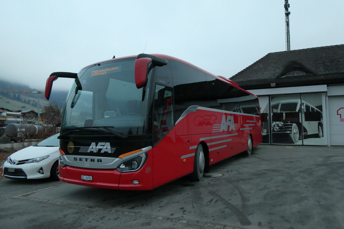 (283'494) - AFA Adelboden - Nr. 25/BE 26'706 - Setra am 25. Dezember 2025 beim Bahnhof Frutigen