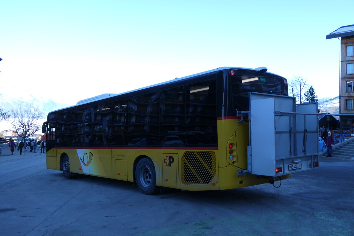 (283'560) - Lathion, Sion - Nr. 8/VS 444'334/PID 11'486 - Volvo am 30. Dezember 2025 in Haute-Nendaz, T�l�cabine