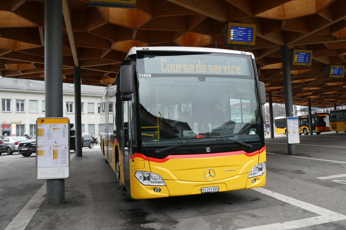 (283'591) - Buchard, Leytron - VS 291'905/PID 11'968 - Mercedes am 30. Dezember 2025 beim Bahnhof Sion
